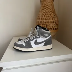 Nike Air Jordan 1 Retro High OG GS Size Y5