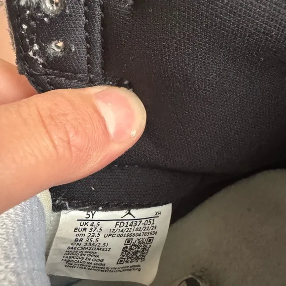 Nike Air Jordan 1 Retro High OG GS Size Y5
