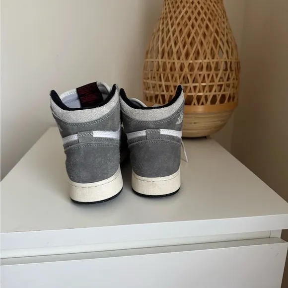 Nike Air Jordan 1 Retro High OG GS Size Y5