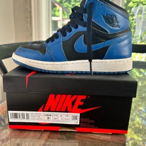 Nike Air Jordan High-Top Sneakers Blue Black Sz 3.5 Youth