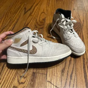 Nike air Jordan leather High-Top Sneakers size 5.5 Y