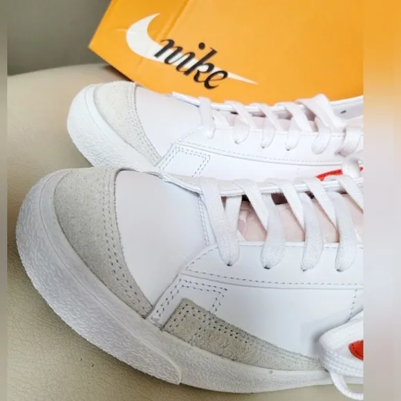 Nike Blazer '77 Mid VNTG Unisex White/Red High-Top Sneakers M 10/W 11.5