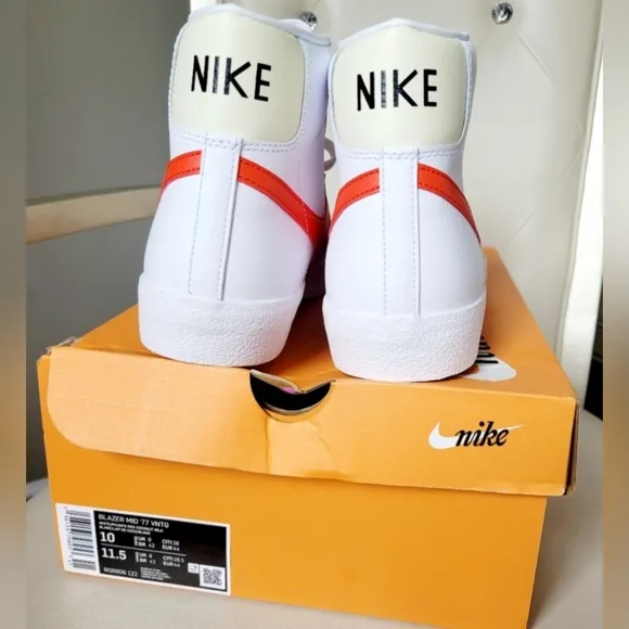 Nike Blazer '77 Mid VNTG Unisex White/Red High-Top Sneakers M 10/W 11.5