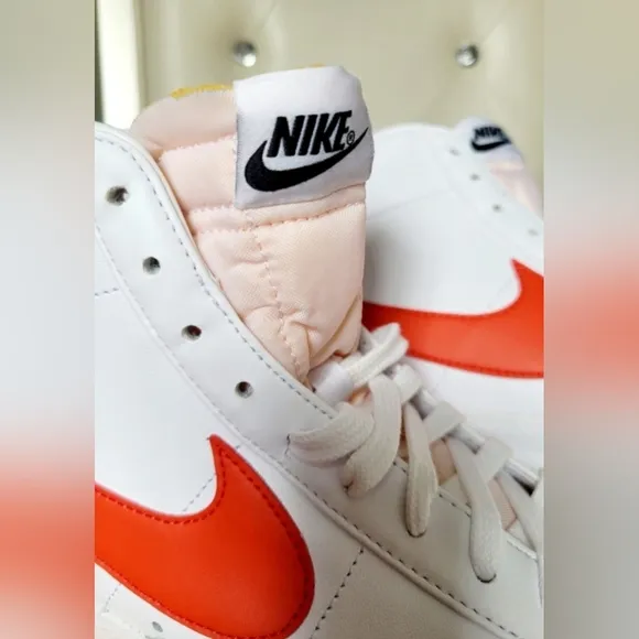 Nike Blazer '77 Mid VNTG Unisex White/Red High-Top Sneakers M 10/W 11.5