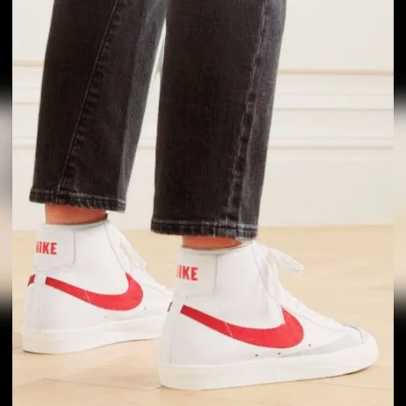 Nike Blazer '77 Mid VNTG Unisex White/Red High-Top Sneakers M 10/W 11.5