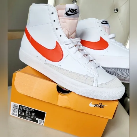 Nike Blazer '77 Mid VNTG Unisex White/Red High-Top Sneakers M 10/W 11.5