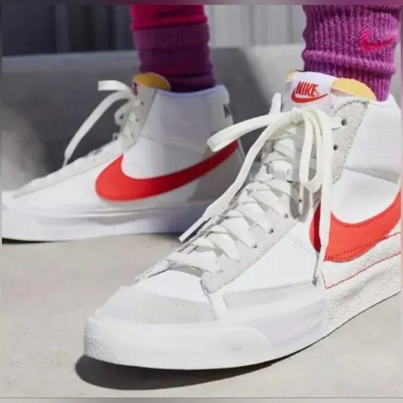 Nike Blazer '77 Mid VNTG Unisex White/Red High-Top Sneakers M 10/W 11.5