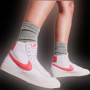 Nike Blazer '77 Mid VNTG Unisex White/Red High-Top Sneakers M 10/W 11.5