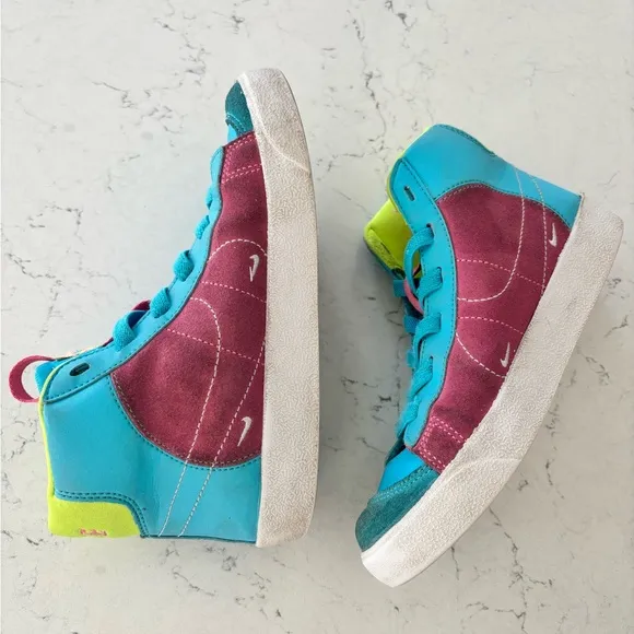 Nike Blazers- size 2 youth 👟