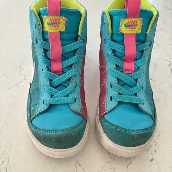 Nike Blazers- size 2 youth 👟