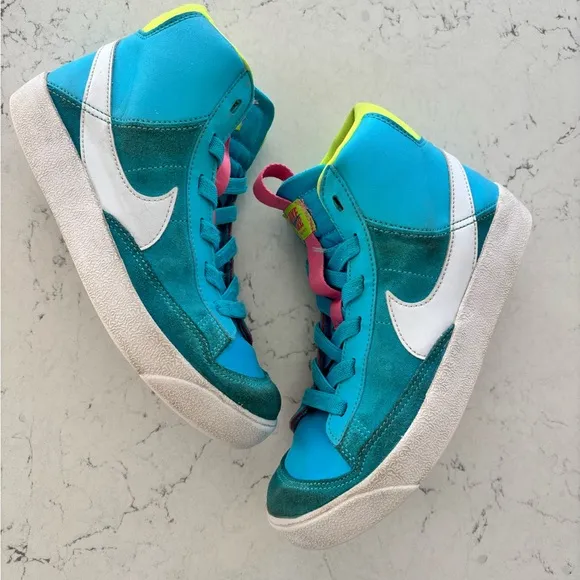Nike Blazers- size 2 youth 👟
