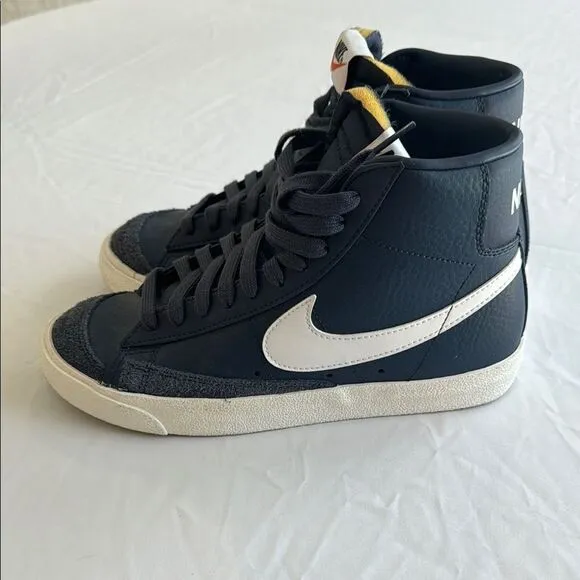 Nike Blazers Mid '77  Navy Blue and White  Women’s 8 Men’s 6.5
