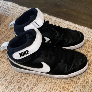 Nike Court Burough Black White High Top Boys Sneakers Velcro Strap Used Size 6