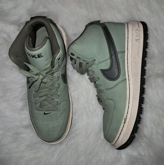 Nike High-Top Sneakers Oil Green Boot