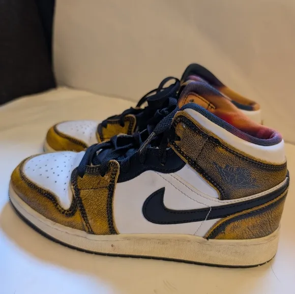 Nike High-Top Sneakers Size 5Y In VGUC