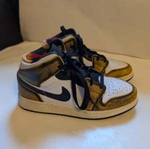 Nike High-Top Sneakers Size 5Y In VGUC