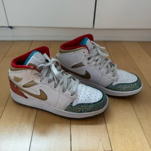 Nike kids air Jordan high top size 6 youth
