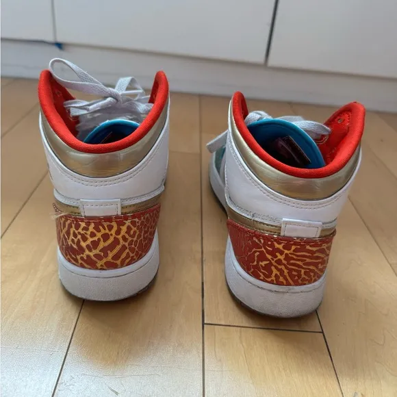 Nike kids air Jordan high top size 6 youth
