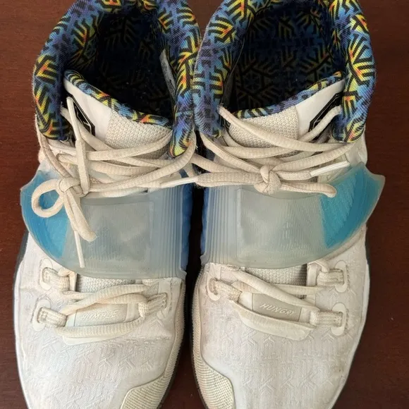 🩵Nike Kyrie Sapphire Youth Sneakers🩵