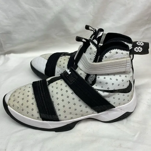 Nike Lebron James zoom solider 10 high top sneakers sz 5y