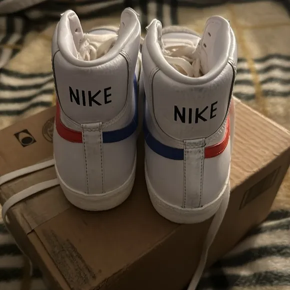 NIKE  Mid Blazer High top Sneakers EUC