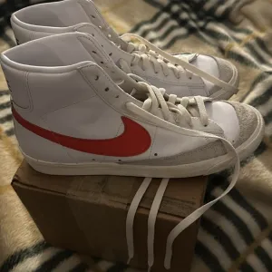 NIKE  Mid Blazer High top Sneakers EUC