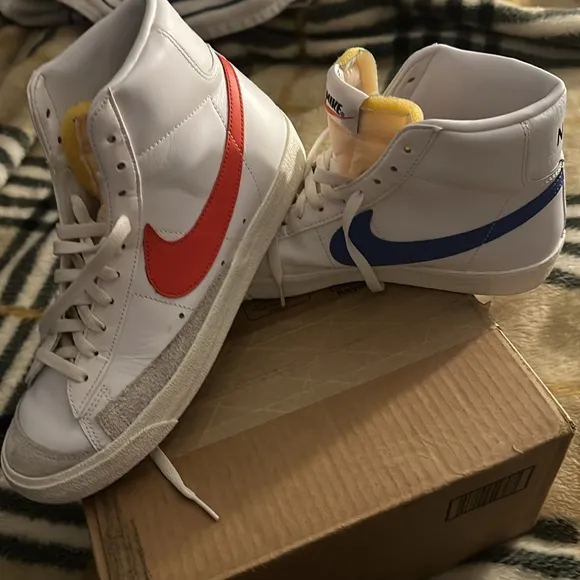 NIKE  Mid Blazer High top Sneakers EUC