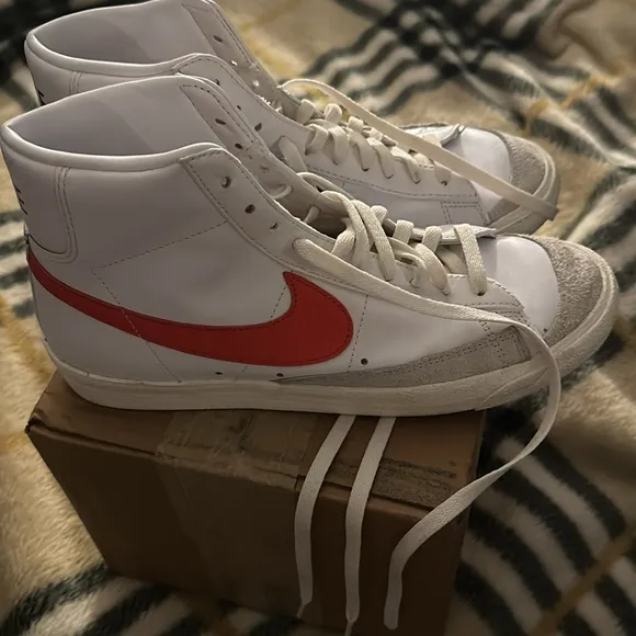 NIKE  Mid Blazer High top Sneakers EUC