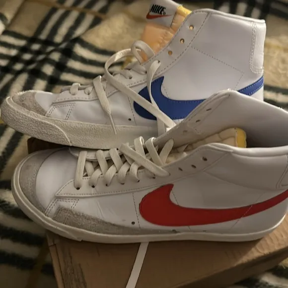 NIKE  Mid Blazer High top Sneakers EUC