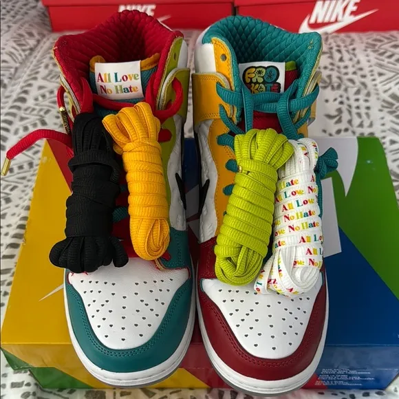 Nike SB DUNK HIGH QS  Multicolor High-Top Sneakers NEW in the box
