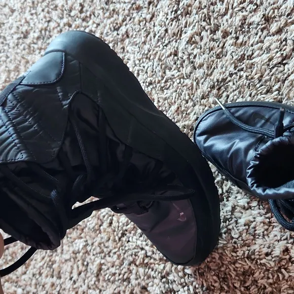 Nike Tanjun Black Anthracite High Rise Snow Boots Womens Size 8 AO0355-002