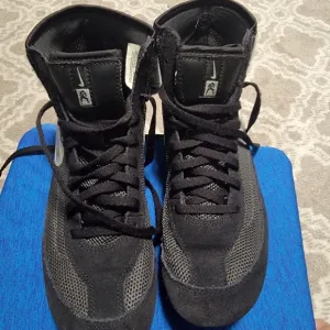 Nike6/2Men's Black High-Top Sneakers
