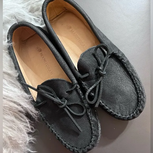 NWOB $89 MANITOBAH Classic Moccasin