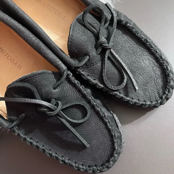 NWOB $89 MANITOBAH Classic Moccasin