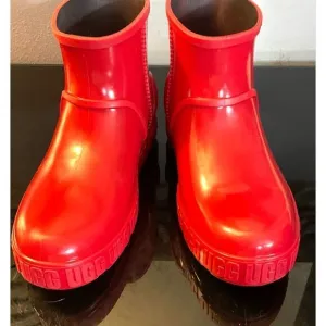 NWOB UGG Drizlita Rain Snow Boots KIDS BIG GIRLS SIZE 4 SAMBA RED UGG 1130361K