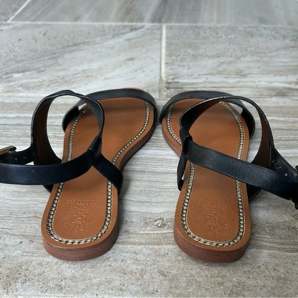 NWOB Vince Camuto Black Strappy Leather Sandals, Size 10M Women.