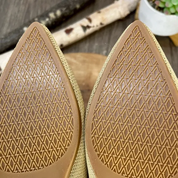 *NWOB Vivaia Aria 5 Pointed-Toe Ballet Flats Nude Peach Size 38.5/7.5