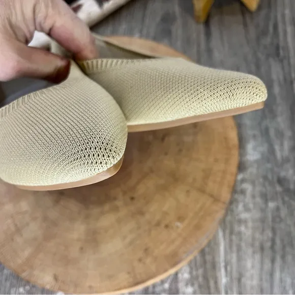 *NWOB Vivaia Aria 5 Pointed-Toe Ballet Flats Nude Peach Size 38.5/7.5