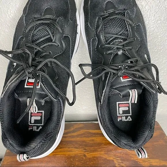 NWOT Fila Ray Tracer Chunky Sneakers Black and White Size 7