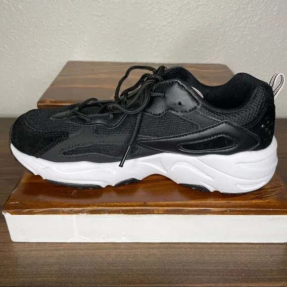 NWOT Fila Ray Tracer Chunky Sneakers Black and White Size 7