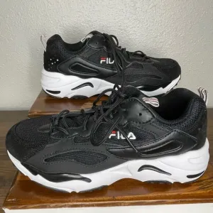 NWOT Fila Ray Tracer Chunky Sneakers Black and White Size 7