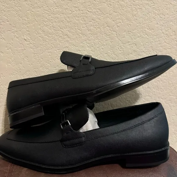 NWOT Guess Hinn Dress Loafers
