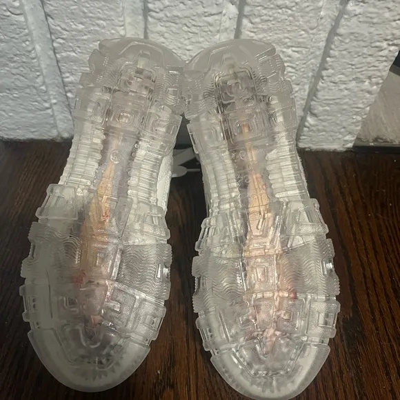 NWOT Monnalisa girls white jeweled leather sneakers. Euro size 36/US 4.