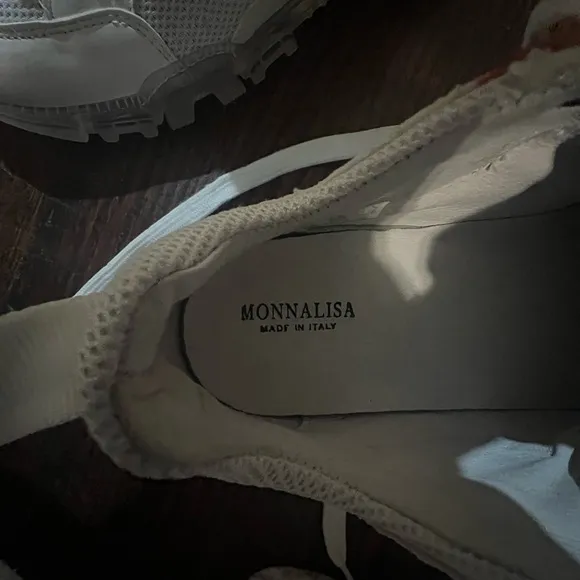 NWOT Monnalisa girls white jeweled leather sneakers. Euro size 36/US 4.