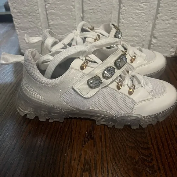 NWOT Monnalisa girls white jeweled leather sneakers. Euro size 36/US 4.