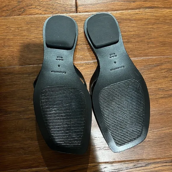 NWOT reformation Naomi square toe flat thong sandals