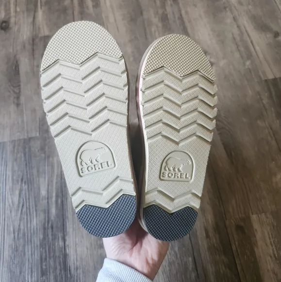 NWOT Sorel Newbie Campus Suede Snow Boots