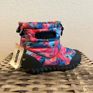 NWT! Bogs B-Moc Snow Wild Brush Print size 6Y