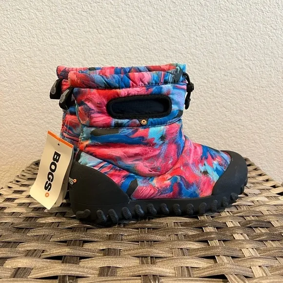NWT! Bogs B-Moc Snow Wild Brush Print size 6Y