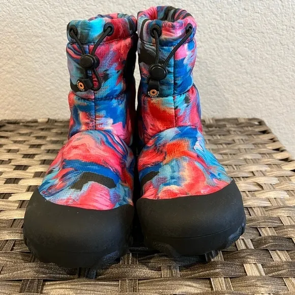 NWT! Bogs B-Moc Snow Wild Brush Print size 6Y